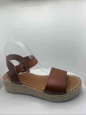 WHITE. MT  WOMAN’ SANDALS / ESPERDRILL 
OPEN TOE/ BUCKLE CLOSURE / 8.5